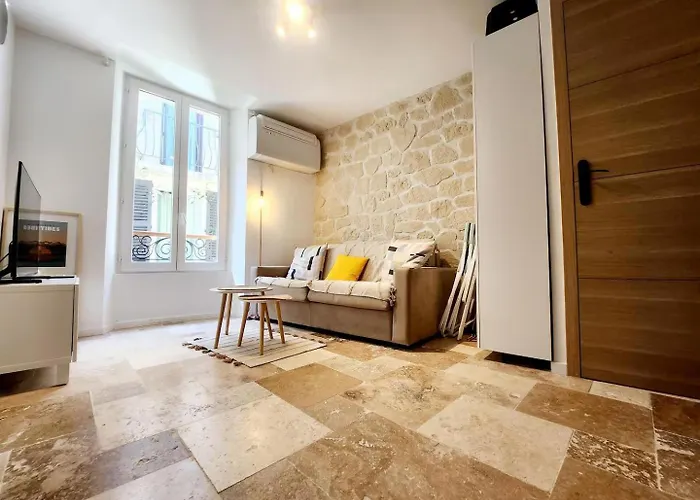 Le Borello Bleu - Joli T2 Dans Le Vieil Appartamento Antibes